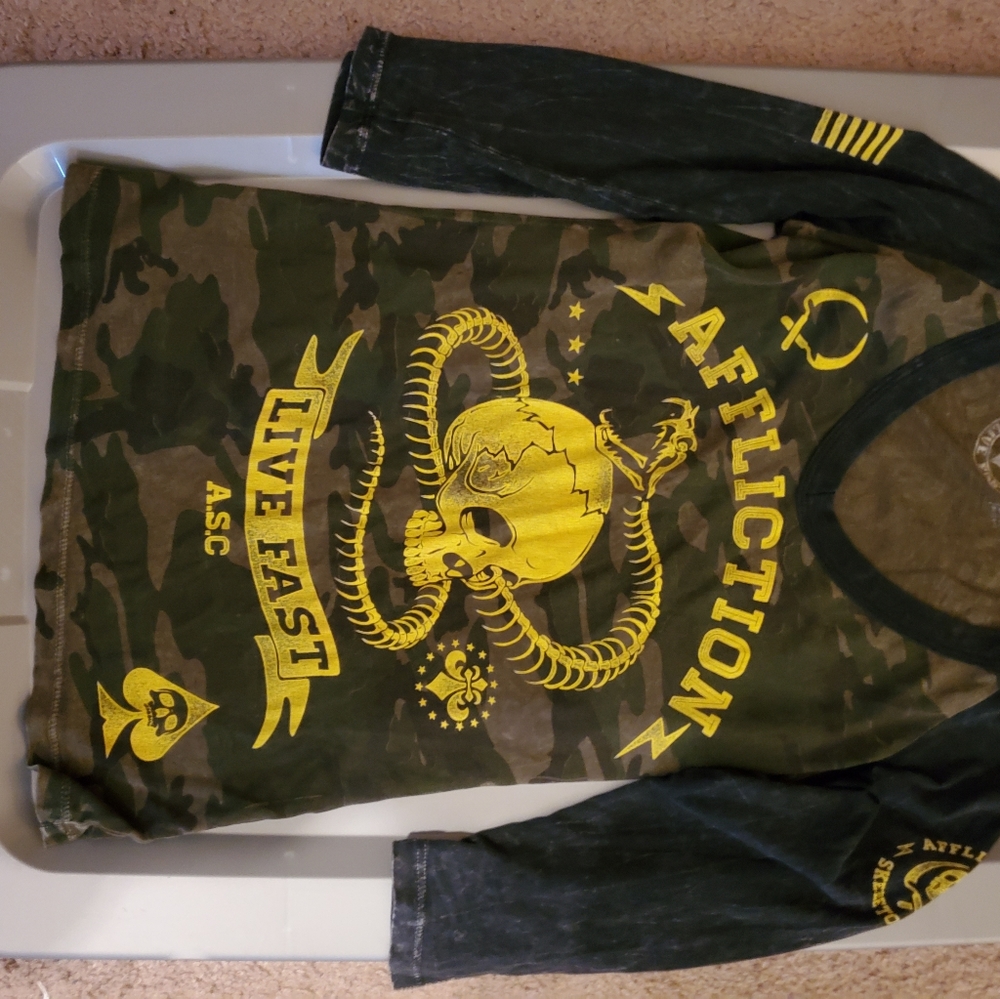 AFFLICTION quarter length sleeved tshirt
